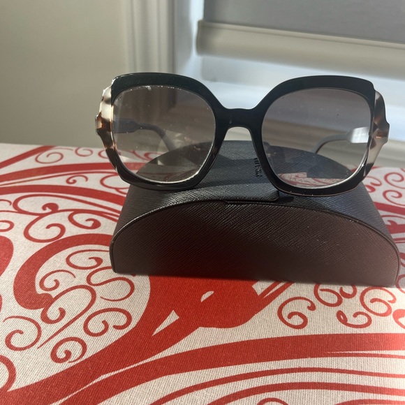 Prada Tortoise Shell Sunglasses - Picture 4 of 9